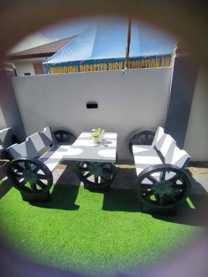 Terrace/patio - Kabayan Hotel (Aliaga)