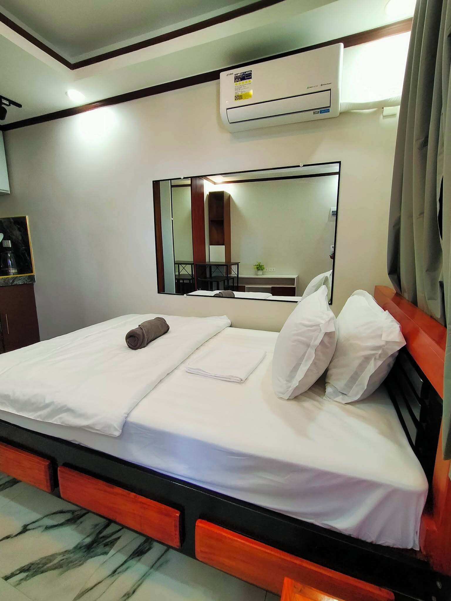 Estudio Deluxe | Caja de seguridad en la habitación, cortinas blackout y insonorización 