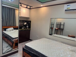 客房內保險箱、遮光布/窗簾、隔音、熨斗/熨衣板