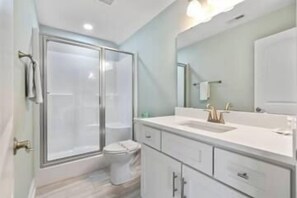 Shower, hair dryer, towels, shampoo - New Build- Sleeps 18, Pool, Steps to Beach (B) (Surfside Beach)