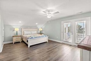 6 bedrooms, iron/ironing board, travel cot, WiFi - New Build- Sleeps 18, Pool, Steps to Beach (B) (Surfside Beach)
