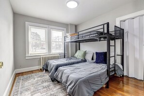 Iron/ironing board, WiFi, bed sheets