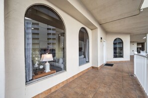 Property grounds - "Unbound Ocean" — Easy Access Coastal Condo (North Topsail Beach)
