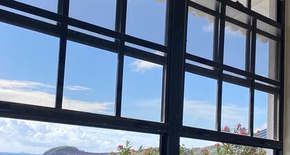 Taylor's Apartment 3, Bequia - Perfect for singles, couples & small families