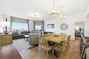 Interior - Ocean Park Breeze - Walk to Beach Pool and Heated Spa (Fernandina Beach)