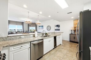 Interior - Ocean Park Breeze - Walk to Beach Pool and Heated Spa (Fernandina Beach)