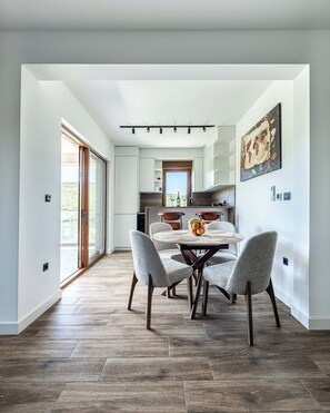 Dining - Skyline Residence 2 (Bigova)