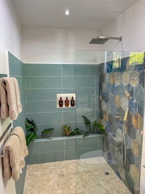 Eco-friendly toiletries, hair dryer, towels, soap - Modern Tamarindo 2BR Suite: King + 2 Twin Beds, Pool, BBQ & Huge Terrace (Tamarindo)