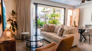 Smart TV, books - Modern Tamarindo 2BR Suite: King + 2 Twin Beds, Pool, BBQ & Huge Terrace (Tamarindo)