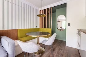 Dining - Apartment near Mouffetard (Paris)
