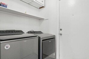 Interior - Quaint 3-bedroom house with AC in charming Spring (Spring)