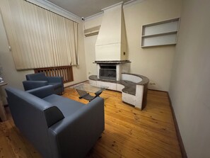 Living area - Caravanserai Hostel (Baku)