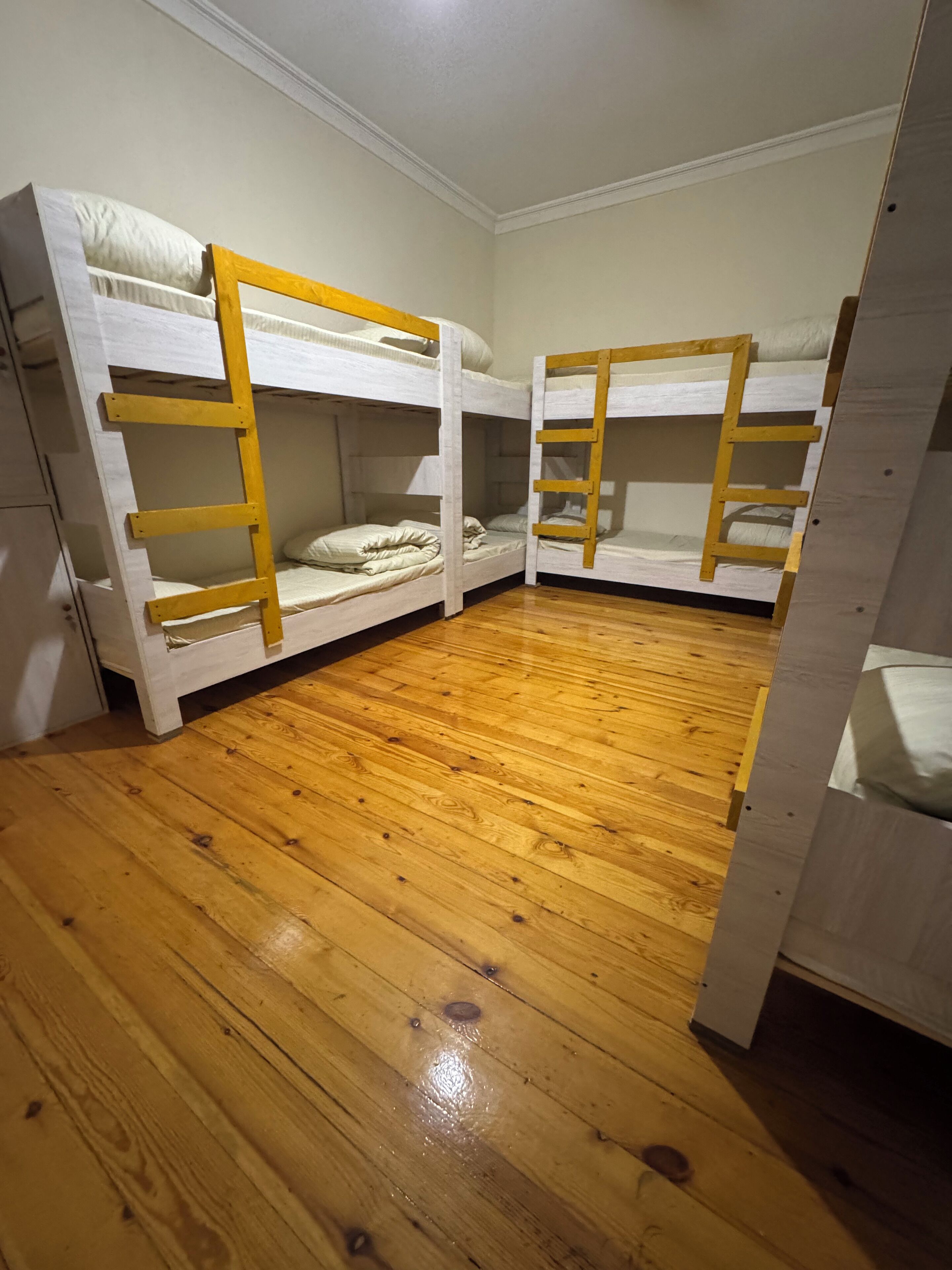 Delad sovsal - Basic - endast män | Ljudisolering, strykjärn/strykbräda och gratis wi-fi