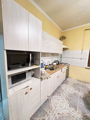 Shared kitchen - Caravanserai Hostel (Baku)