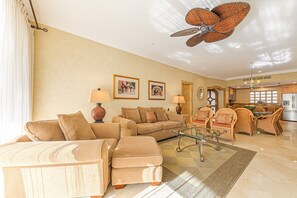 Living area - Premium Ocean Views & Unbeatable Convenience: Villa La Estancia 1303 (Cabo San Lucas)