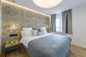 1 habitación, escritorio, tabla de planchar con plancha y wifi 