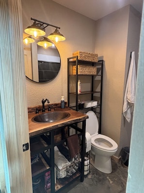 Hårføner, håndklær, såpe og toalettpapir