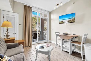 Smart TV - Walk to Baytowne! Peaceful relaxation meets fun in the sun! (Miramar Beach)