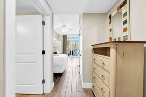 WiFi, bed sheets - Walk to Baytowne! Peaceful relaxation meets fun in the sun! (Miramar Beach)