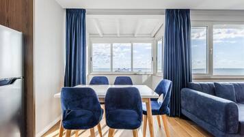 Deluxe Apartment, Sea View | Dining