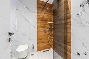 Deluxe Apartment, Sea View | Bathroom