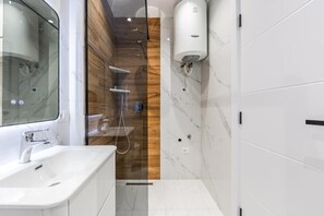 Family Apartment, Hill View | Bathroom