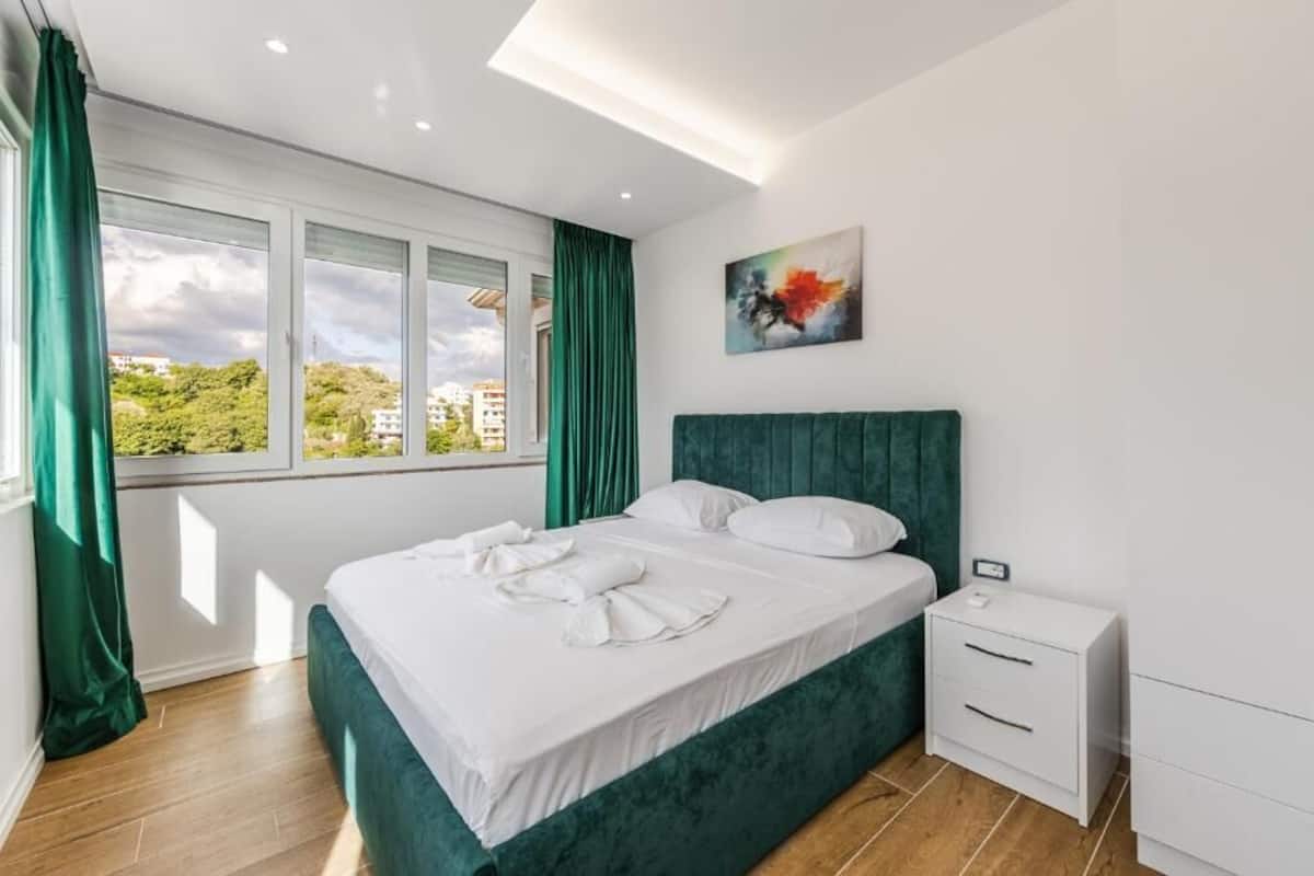 Comfort Apartment | Blackout drapes, iron/ironing board, free WiFi