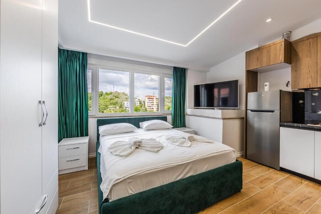 Comfort Studio | Blackout drapes, iron/ironing board, free WiFi