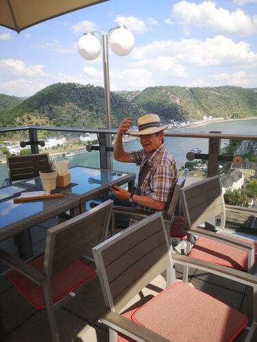 'Stay Friends' : Your feel-good apartment with a magnificent view of the Middle Rhine Valley