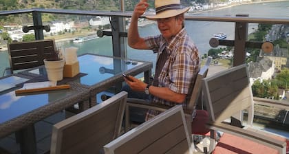 'Stay Friends' : Your feel-good apartment with a magnificent view of the Middle Rhine Valley