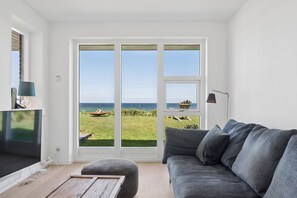 TV, stereo - Magnificent seaside villa with stunning views (Hundested)