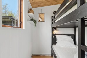 3 bedrooms, free WiFi - Charming holiday home with Baltic Sea views (Allinge)