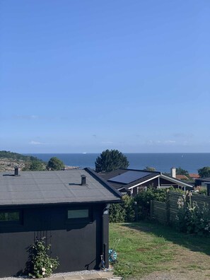 Property grounds - Charming holiday home with Baltic Sea views (Allinge)