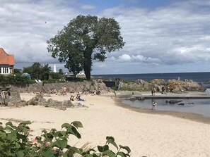 Beach - Charming holiday home with Baltic Sea views (Allinge)