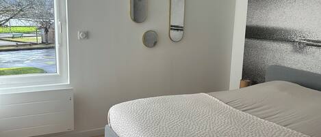 Internet, bed sheets