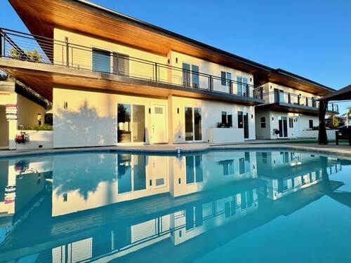 3-Home Private Compound w/ Pool, Spa & Game Room!