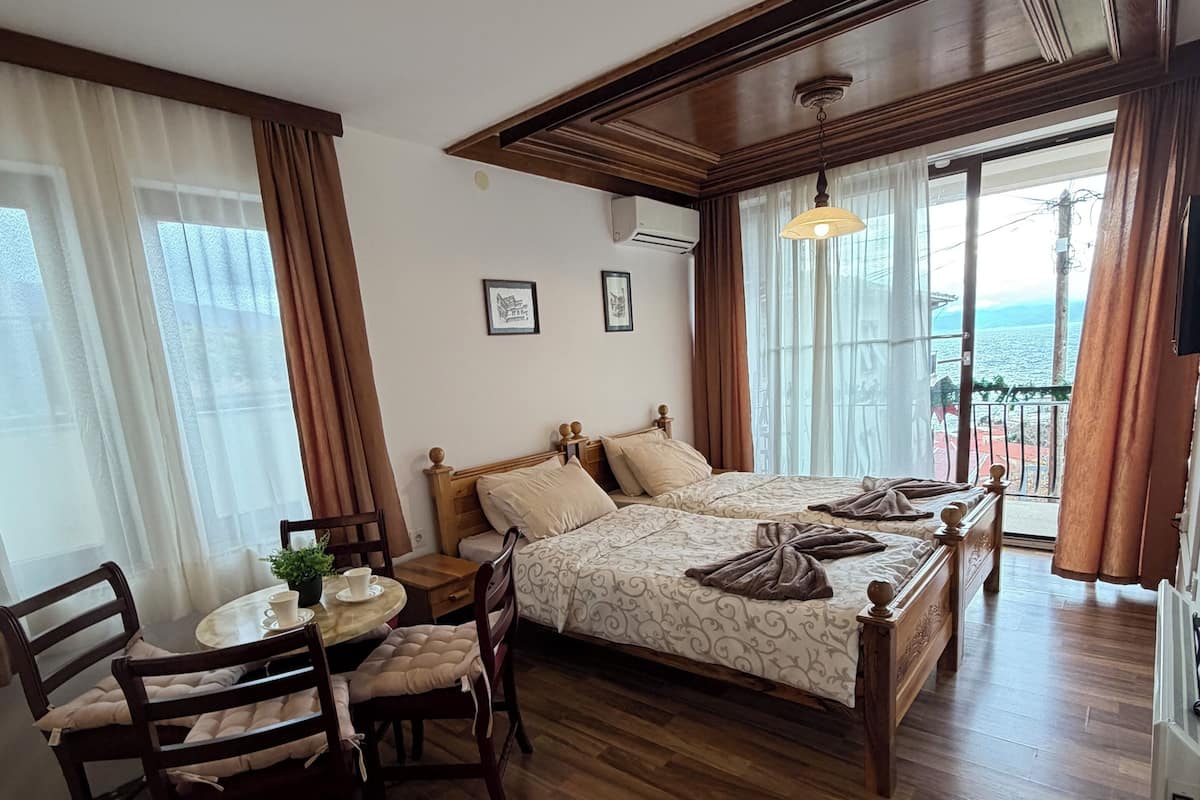Chambre Triple Familiale, balcon, vue lac | Wi-Fi gratuit