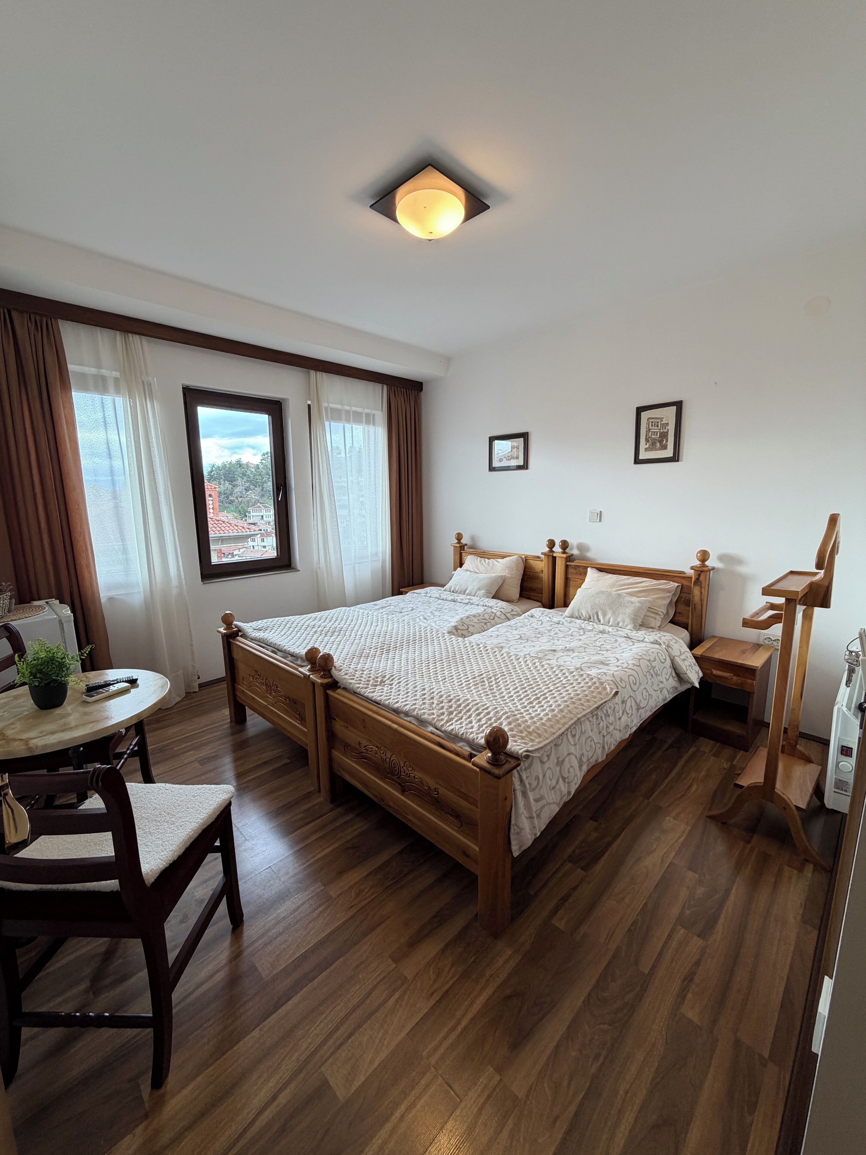 Classic Apartment, Lake View | Free WiFi