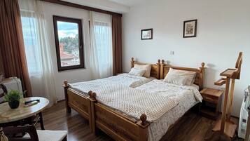 Classic Apartment, Lake View | Free WiFi