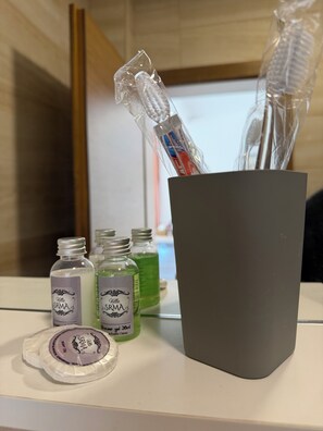 Shower, hair dryer, towels, soap - Ohrid Villa Srma (Ohrid)