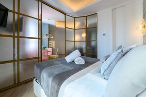 1 bedroom, desk, iron/ironing board, travel cot - GRAN VIA capitals, La HABANa (Madrid)