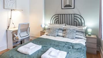 2 bedrooms, desk, iron/ironing board, free WiFi