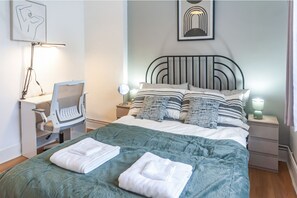 2 Schlafzimmer, Schreibtisch, Bügeleisen/Bügelbrett, kostenloses WLAN
