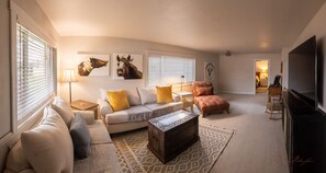 Smart TV - 4 Bedroom Home with Hot tub! (Meridian)