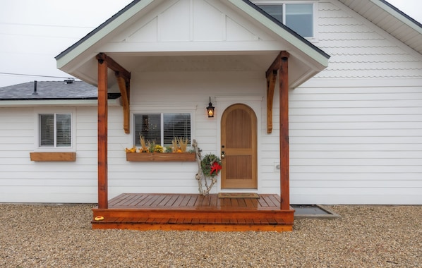 Exterior detail - 4 Bedroom Home with Hot tub! (Meridian)