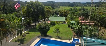 Charming 3-bedroom house with AC in peaceful Savegre