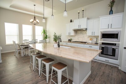 Luxury Mountain-View Retreat