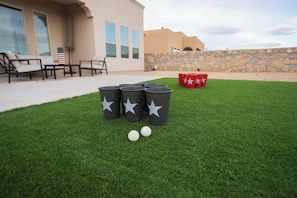 Outdoor dining - Luxury Mountain-View Retreat (Las Cruces)