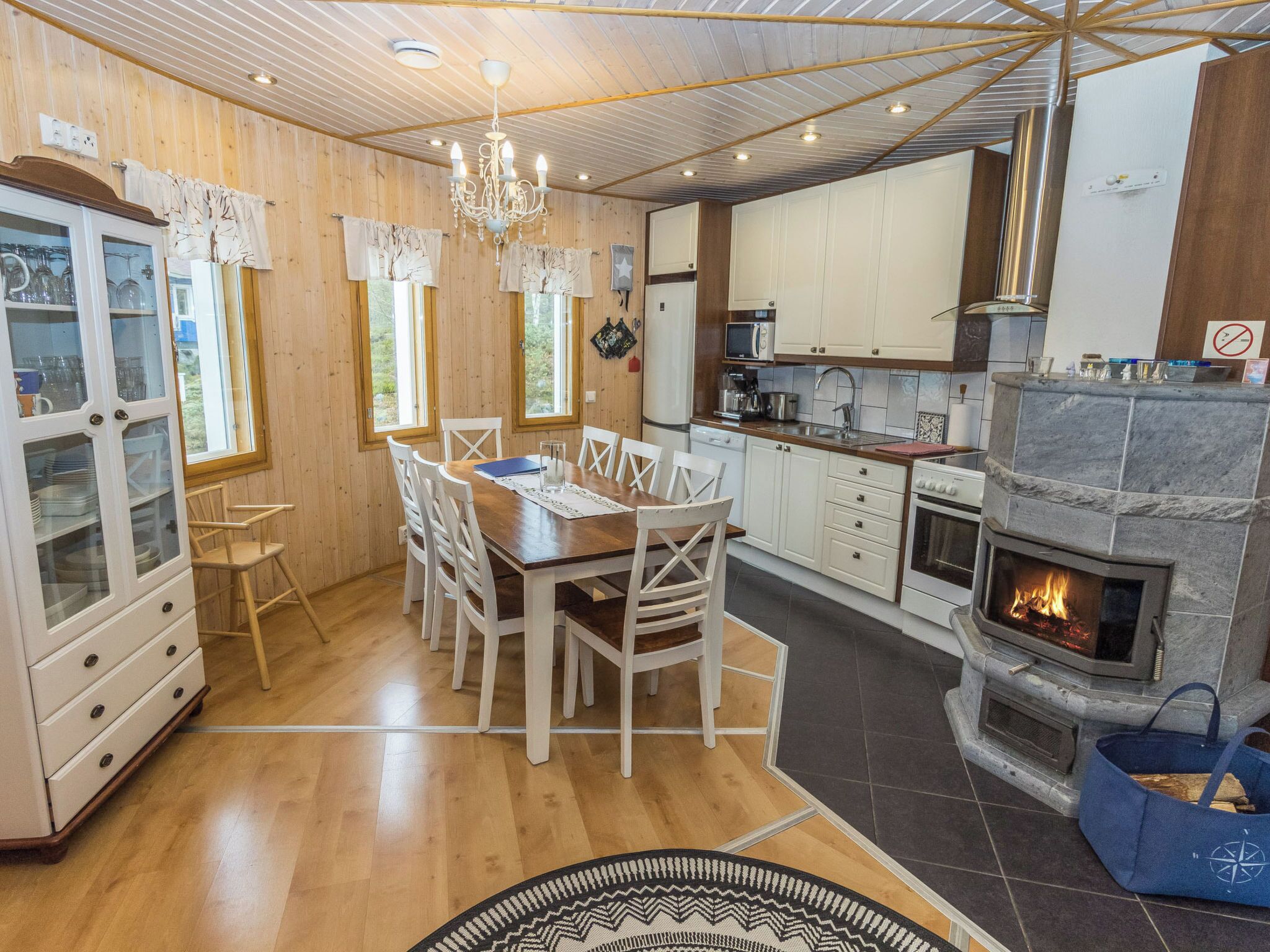 Jääkaappi, mikroaaltouuni, astianpesukone