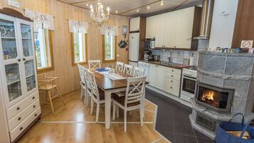 Jääkaappi, mikroaaltouuni, astianpesukone